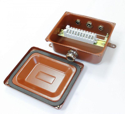 Коробка У614А УХЛ1.5 с латунными сальниками ЗЭТАРУС zeta30321